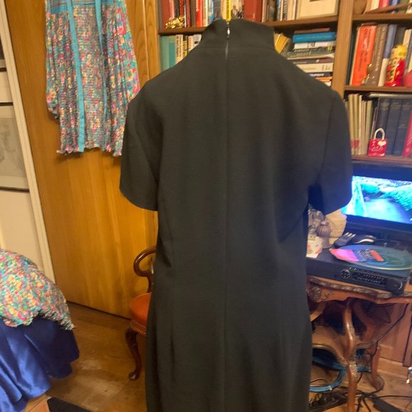 The Exquiste Back Dress - Picture 5 of 5